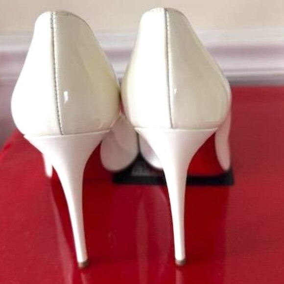 Christian Louboutin Hot Chick Scallop Pointed Toe 100mm Pump Patent Calf Leather - Picture 8 of 14